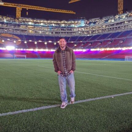 ميسي يرسل رسالة مؤثرة لجماهير برشلونة بعد زيارته السرية لكامب نو.. ويلمح لإمكانية عودته بالمستقبل ميسي يرسل رسالة مؤثرة لجماهير برشلونة بعد زيارته السرية لكامب نو.. ويلمح لإمكانية عودته بالمستقبل