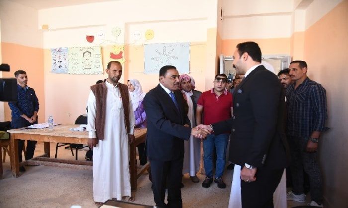 محافظ مطروح يتفقد مستشفى العلمين واللجان الانتخابية في جولة ميدانية شاملة