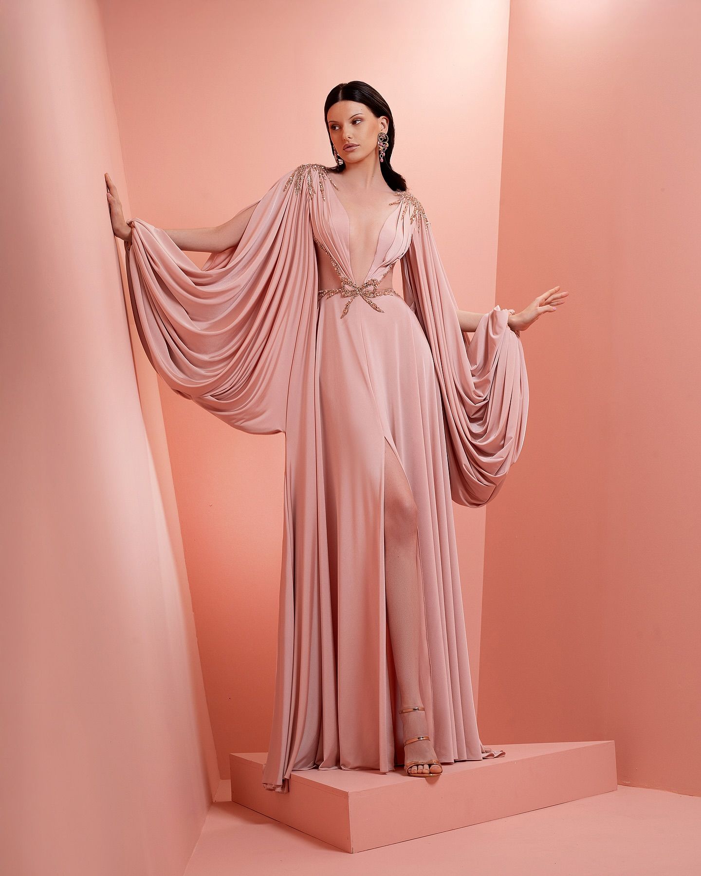 من مجموعة الأزياء الجاهزة للمصمّم زياد نكد لربيع وصيف 2026 (إنستغرام)