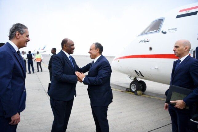 وزير الخارجية يصل بورسودان لبحث مستجدات الأزمة السودانية