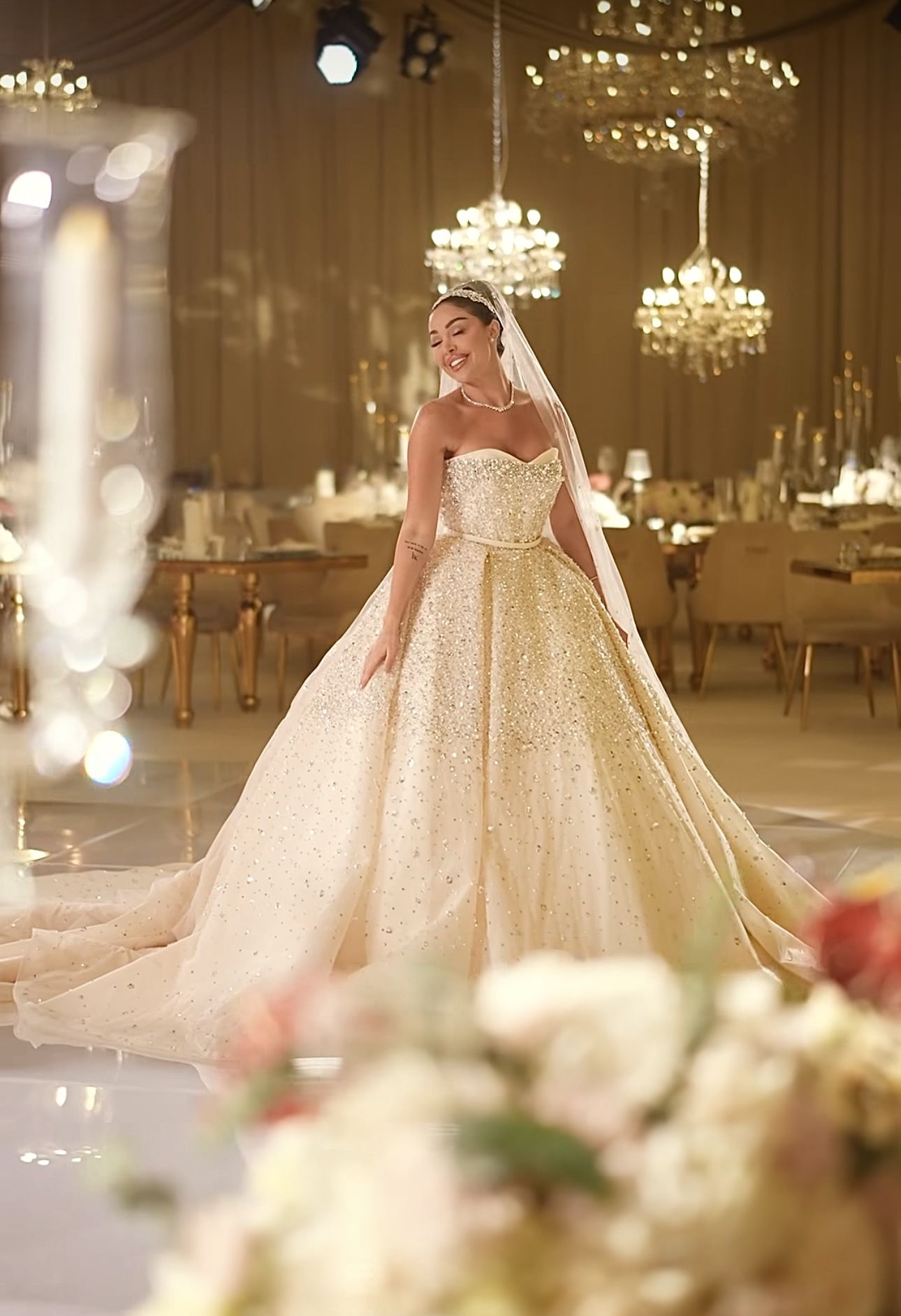 فستان زفاف هيا كرزون الملكيّ من المصمّم ظاهر باقر (إنستغرام)