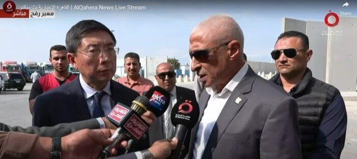 محافظ شمال سيناء وسفير سنغافورة لدى القاهرة يتفقدان معبر رفح البري محافظ شمال سيناء وسفير سنغافورة لدى القاهرة يتفقدان معبر رفح البري