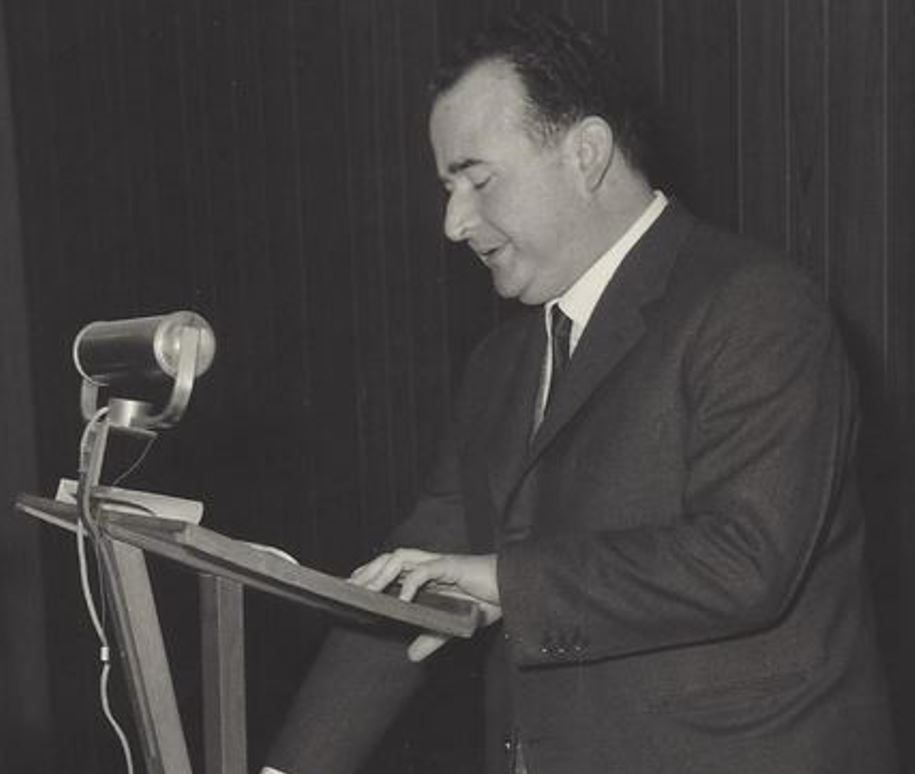 أَنطون قازان: نحتُ الجمال نثرًا وشعرًا ومنبرًا.