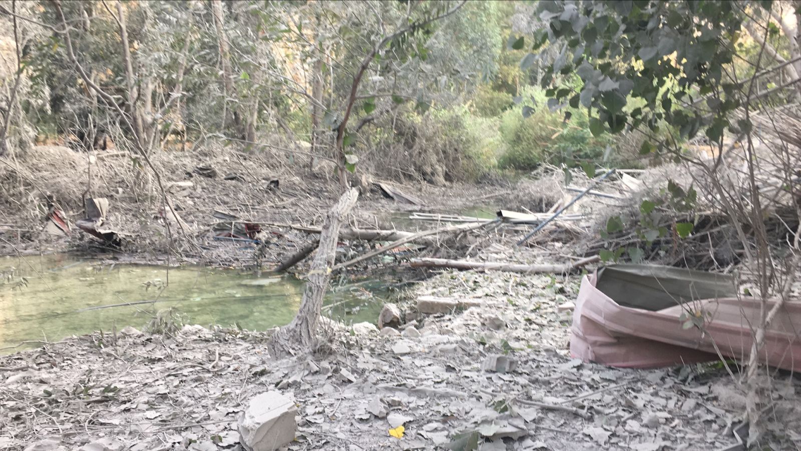 أضرار جسيمة على ضفاف الليطاني بعد غارات طيرفلسيه. (مصلحة الليطاني)