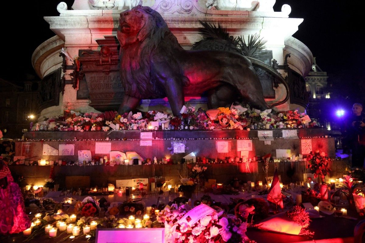 فرنسا تكرّم ضحايا مذبحة 13 تشرين الثاني. (أ ف ب)