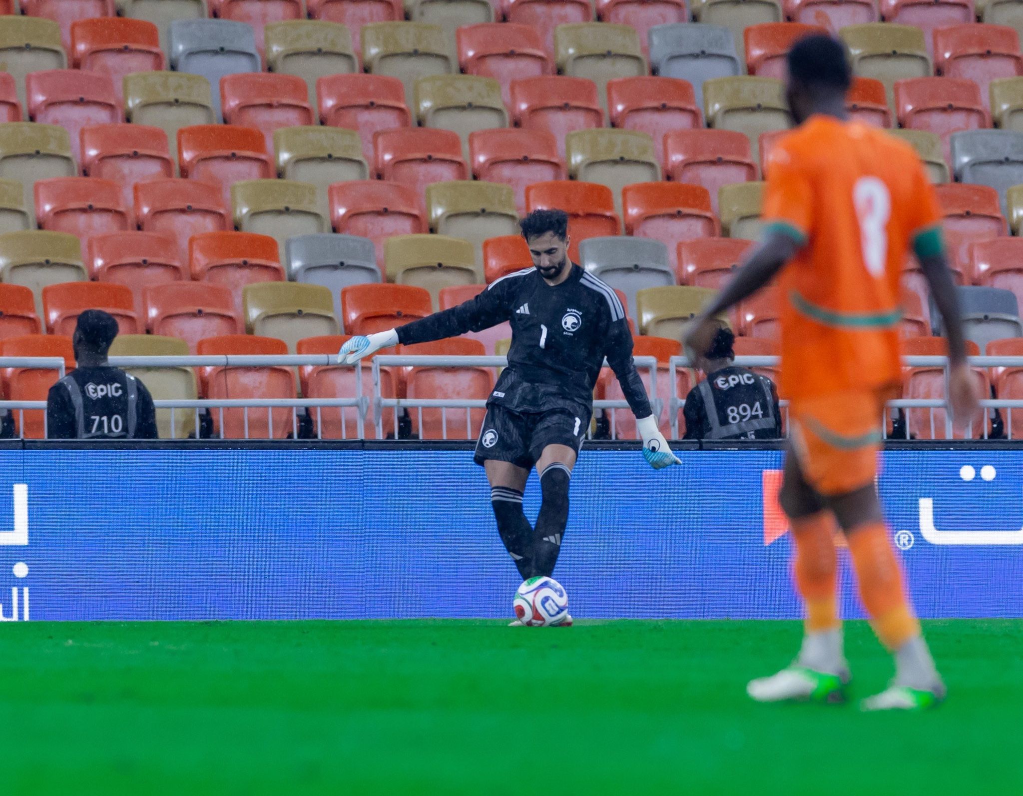 من مباراة السعودية وساحل العاج. (وكالات)