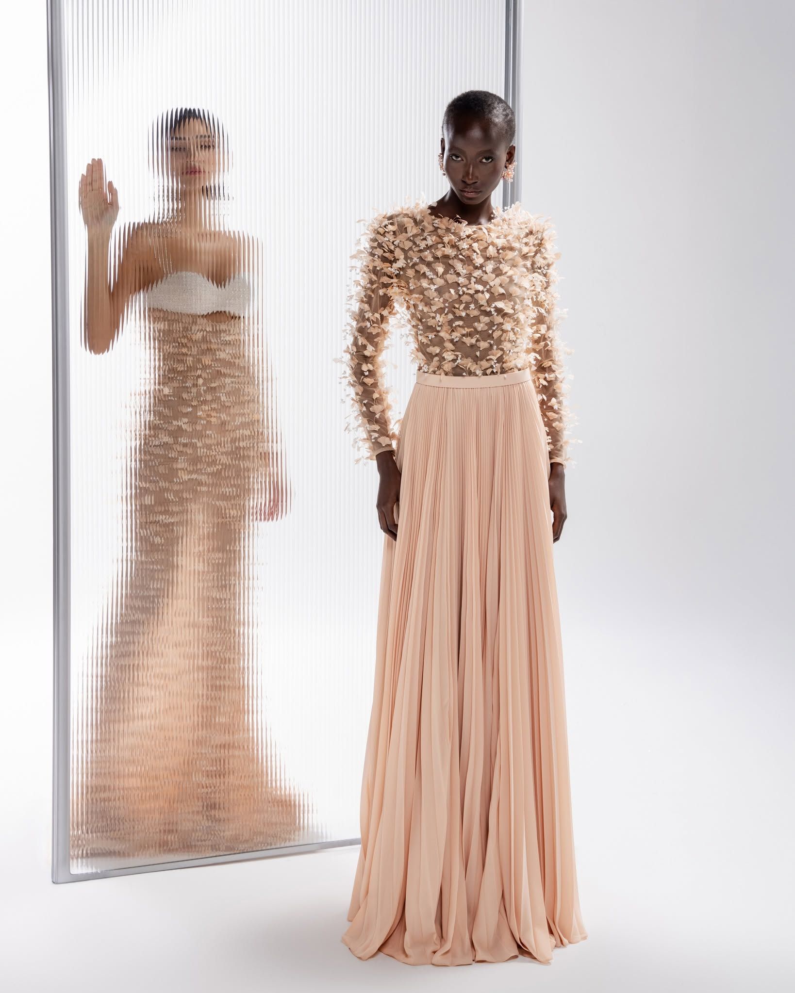 من مجموعة الوعد لربيع وصيف 2026 للمصمّم نجا سعادة (إنستغرام)