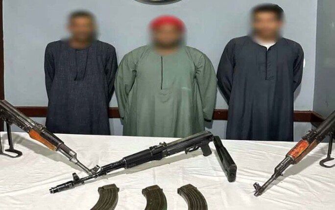 بعد فوز مرشحهم بعضوية مجلس النواب.. القبض على أنصار برلماني بتهمة إطلاق أعيرة نارية بقنا بعد فوز مرشحهم بعضوية مجلس النواب.. القبض على أنصار برلماني بتهمة إطلاق أعيرة نارية بقنا