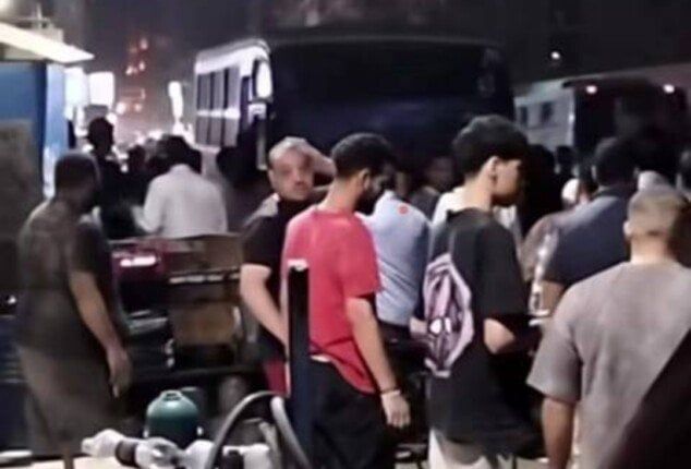 السائق هرب عقب الحادث.. ميكروباص يقتحم كشك ببهتيم فى شبرا الخيمة السائق هرب عقب الحادث.. ميكروباص يقتحم كشك ببهتيم فى شبرا الخيمة