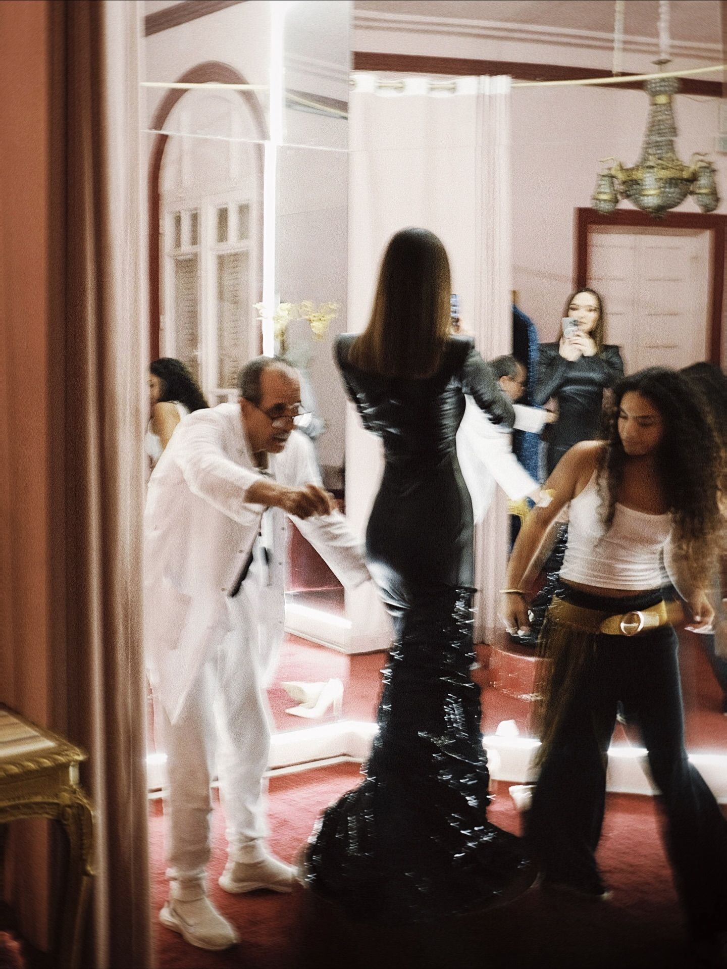 سميّة رضا بتصميم Kojak Studio (إنستغرام)