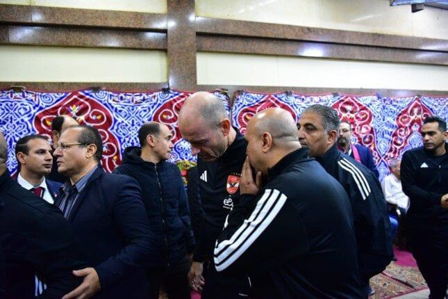 تقدمهم توروب.. الجهاز الفني لـ الأهلي يقدم واجب العزاء في الراحل محمد صبري تقدمهم توروب.. الجهاز الفني لـ الأهلي يقدم واجب العزاء في الراحل محمد صبري