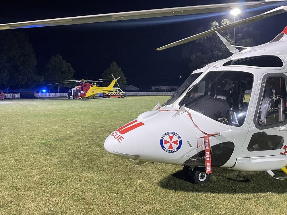 طوافة طبية تنقل المصابين (مواقع).