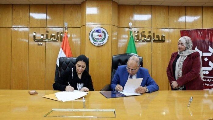 محافظ المنيا يوقع بروتوكولًا لإنشاء