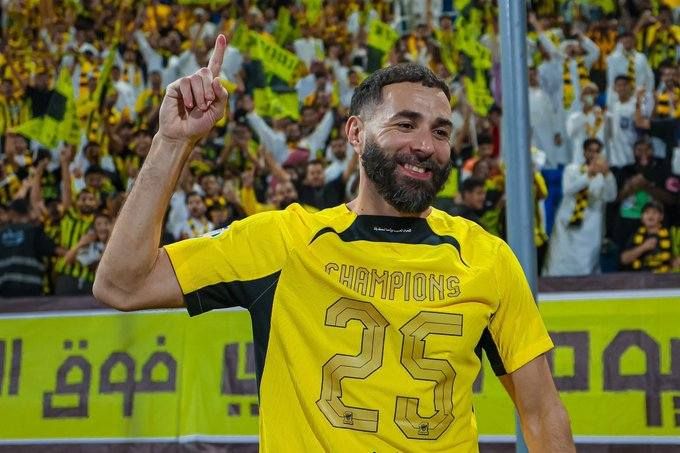 كريم بنزيما يفتح ملف مستقبله مع اتحاد جدة