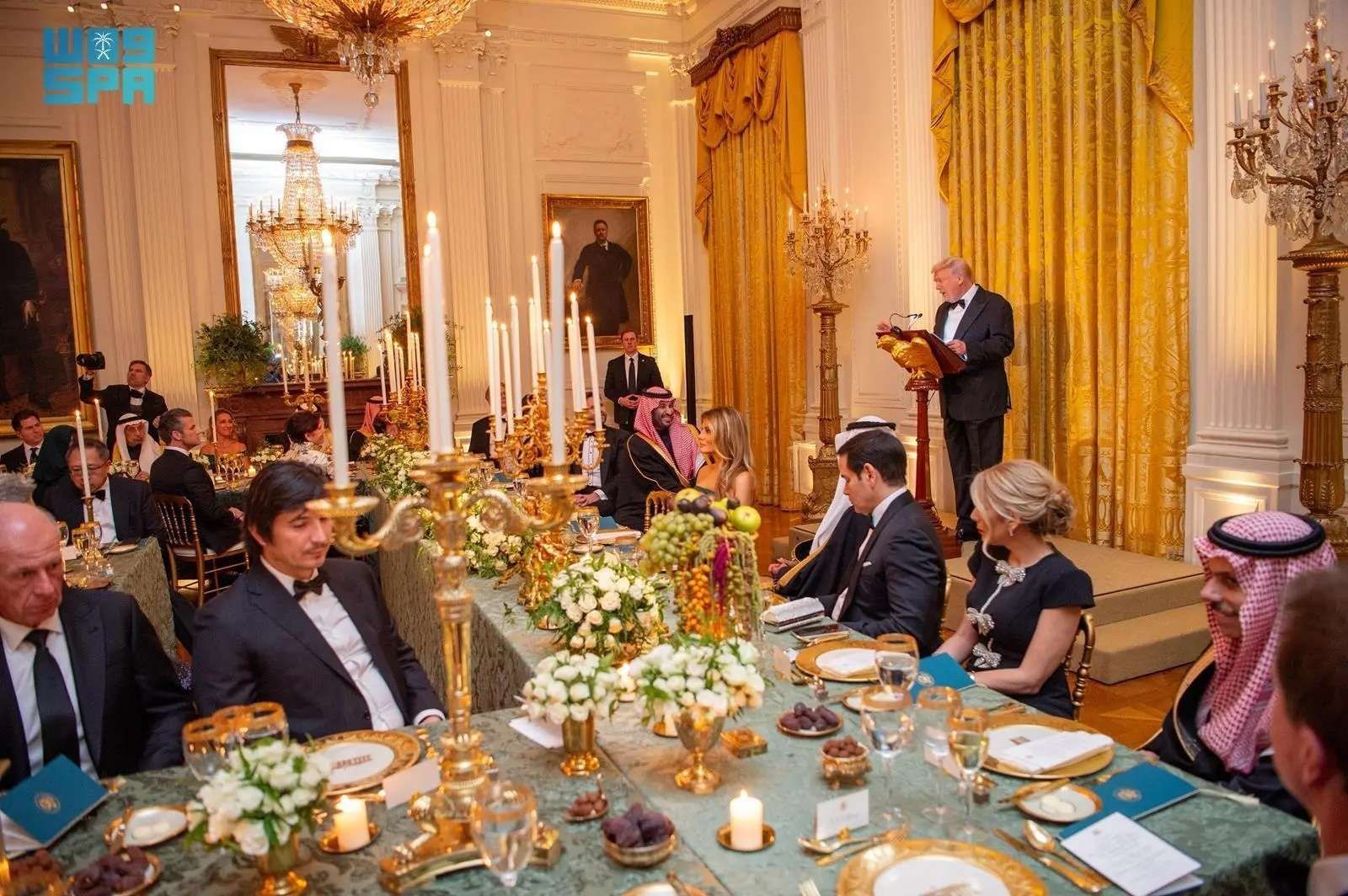 ولي العهد يشّرف حفل العشاء المقام في البيت الأبيض