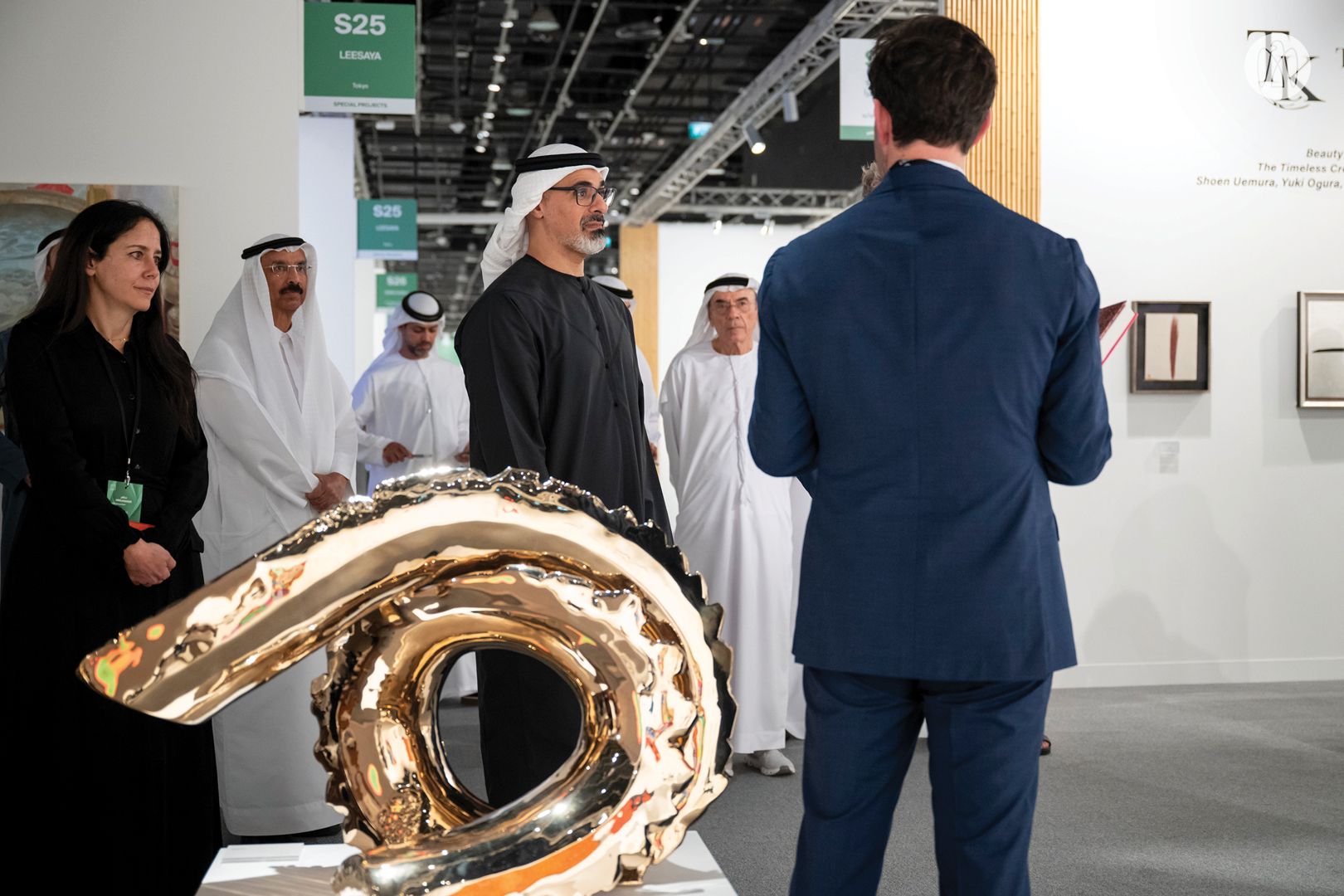 ولي عهد أبوظبي في المعرض.