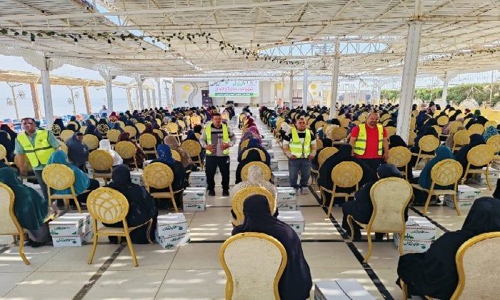 توزيع 1300 كرتونة مواد غذائية للأسر الأولى بالرعاية بالفيوم توزيع 1300 كرتونة مواد غذائية للأسر الأولى بالرعاية بالفيوم