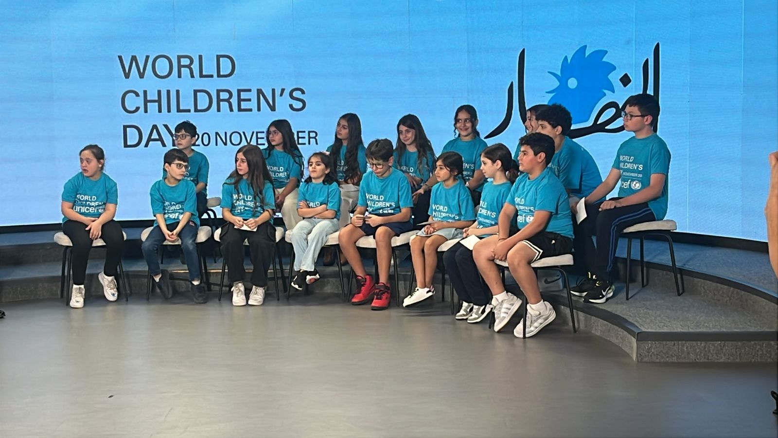 الأطفال المشاركين في الحفل.