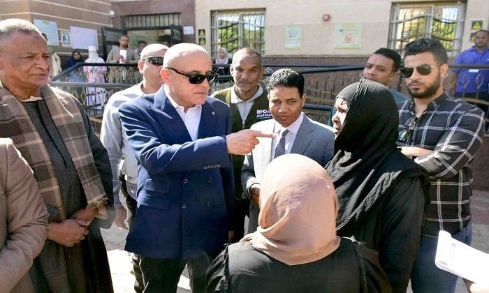 محافظ الأقصر في جولة مفاجئة بالمراكز الصحية بإسنا ويوجه بتحسين خدمات الغسيل وتوفير الأدوية محافظ الأقصر في جولة مفاجئة بالمراكز الصحية بإسنا ويوجه بتحسين خدمات الغسيل وتوفير الأدوية