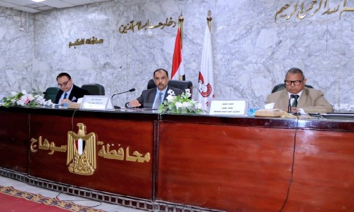 محافظ سوهاج يشدد على متابعة ملفات التصالح والتقنين وإزالة التعديات محافظ سوهاج يشدد على متابعة ملفات التصالح والتقنين وإزالة التعديات