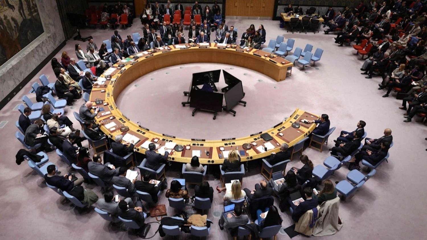 مجلس الأمن الدولي مجتمعاً لمناقشة الخطة الأميركية للسلام في غزة. (أ ف ب)