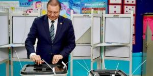 رئيس الاعتماد والرقابة الصحية يدلي بصوته في انتخابات مجلس النواب - المصدر 7