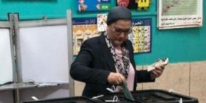 رئيسة القومي للطفولة والأمومة تُدلي بصوتها بانتخابات مجلس النواب 2025 - المصدر 7