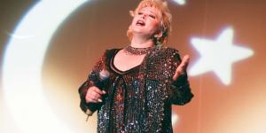 في يوم ميلادها.. رحيل أيقونة الغناء التركي "معزز عبه جي" - المصدر 7