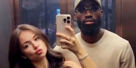 نغاماليو وصديقته السابقة في قلب فضيحة ووكيل أعماله يرد - المصدر 7