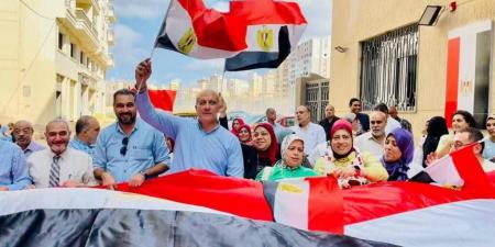 رافعين الأعلام المصرية.. إقبال كثيف على لجان الإسكندرية في انتخابات مجلس النواب 2025 - المصدر 7