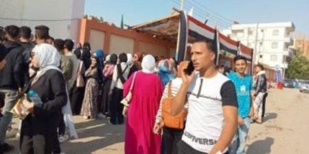 انتخابات النواب 2025.. زحام شديد أمام اللجان بالوادي الجديد للمشاركة في التصويت - المصدر 7