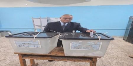 مدير مكتبة الإسكندرية يُدلي بصوته في ثاني أيام انتخابات مجلس النواب - المصدر 7