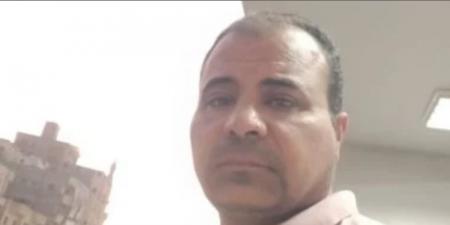 عامل مزلقان بالشرقية يخاطر بحياته لإنقاذ مسن قبل مرور القطار - المصدر 7