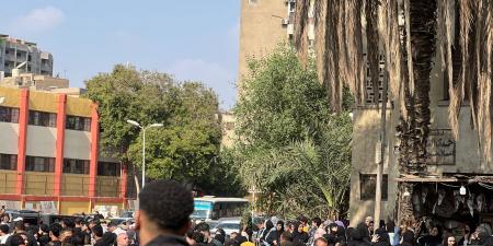 حضور كبير للأهالي.. لقطات من جنازة المطرب إسماعيل الليثي - المصدر 7