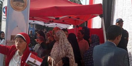 اصطفاف المواطنين أمام اللجان الانتخابية بدوائر الهرم والعمرانية - المصدر 7