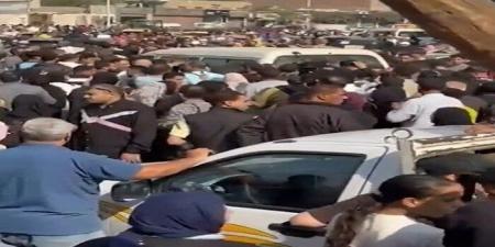 وداع مهيب.. حشد كبير يؤدي صلاة الجنازة على إسماعيل الليثي في مسجد ناصر بإمبابة - المصدر 7