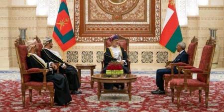 السفير المصري يقدم أوراق اعتماده إلى سلطان عُمان - المصدر 7