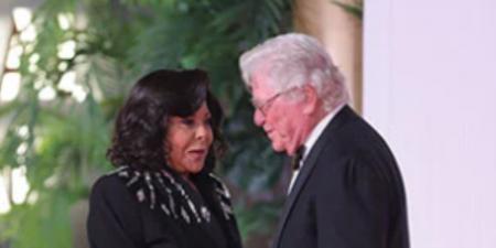 وزير الثقافة وحسين فهمى على ريد كاربت حفل افتتاح مهرجان القاهرة - المصدر 7