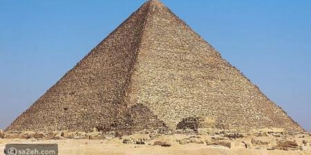 مصر: ضبط 3 سياح تَصوَّروا عراة بالقرب من هرم خوفو - المصدر 7