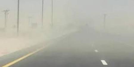 4 إصابات بحادث تصادم بين 3 مركبات على الطريق الصحراوي نتيجة الضباب - المصدر 7