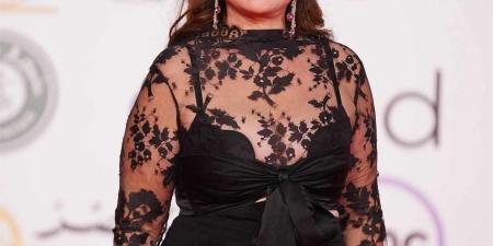 بـ فستان دانتيلا اسود.. إلهام شاهين تخطف الأنظار في حفل افتتاح مهرجان القاهرة - المصدر 7