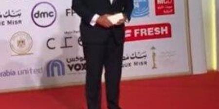 هاني رمزي يتألق على السجادة الحمراء في افتتاح مهرجان القاهرة السينمائي - المصدر 7