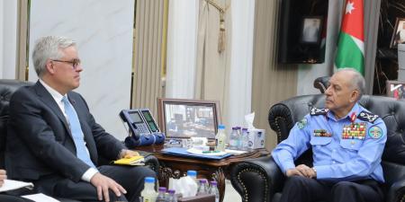 مدير الأمن العام يلتقي السفير الكندي ويبحثان تعزيز التعاون الأمني المشترك - المصدر 7