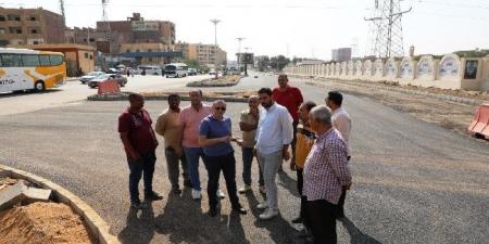 استعدادا للافتتاح الرسمي.. حافظ أسوان يوجه بتسريع أعمال تطوير طريق السادات - المصدر 7