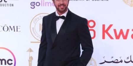 تسريحات الشعر الرجالية في مهرجان القاهرة السينمائي الـ44 - المصدر 7