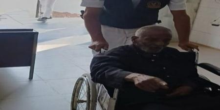 أمن القاهرة تستجيب لاستغاثة «مسن» من ذوي الاحتياجات الخاصة وتنقله المستشفى - المصدر 7