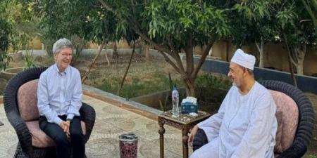 شيخ الأزهر يستقبل المفكر العالمي جيفري ساكس بمنزله في الأقصر - المصدر 7