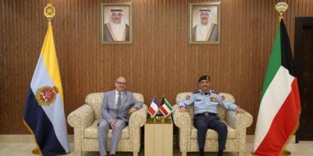 رئيس الأركان العامة للجيش الكويتي يبحث مع السفير الفرنسي موضوعات مشتركة - المصدر 7