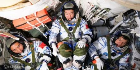 رواد فضاء صينيون عالقون منذ 6 أشهر يعودون إلى الأرض (فيديو) - المصدر 7