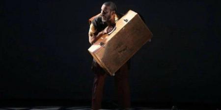 المسرحية القطرية "ماسح الأحذية" تحصد جائزتين في مهرجان الكويت الدولي للمونودراما - المصدر 7